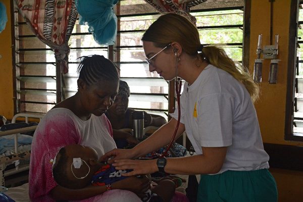 Eleonora, studentessa di Medicina, porta l’UniPv a Malindi
