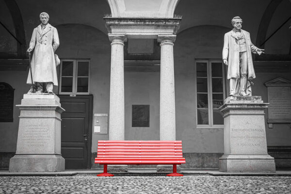L’inaugurazione della panchina rossa dell’Università di Pavia (Video)