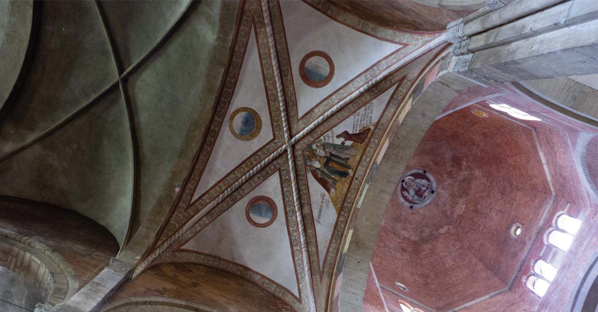 Basilica di San Michele Maggiore a Pavia: tornano visibili al pubblico gli affreschi nella volta a crociera della navata centrale