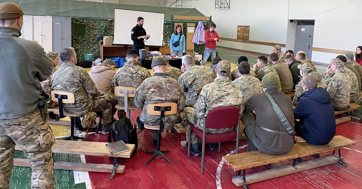 Quattro medici specializzandi del San Matteo in Ucraina per insegnare la medicina tattica alle forze speciali ucraine